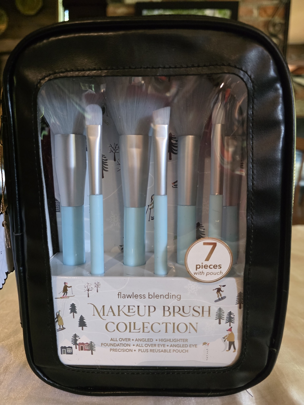 7-Piece Light Blue Women’s Makeup Brush Set with Reusable Pouch
